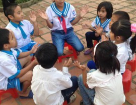 Đọc truyện cho các em